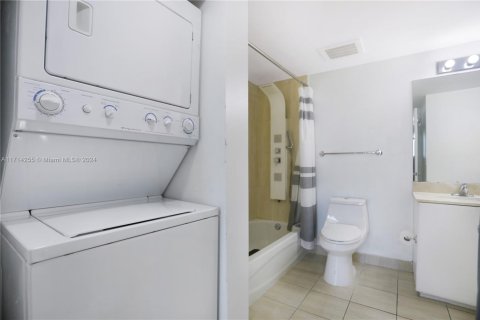 Condo in Miami, Florida, 1 bedroom  № 1466330 - photo 23