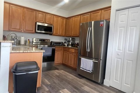 Townhouse in Doral, Florida 3 bedrooms, 172.24 sq.m. № 1891026 - photo 13