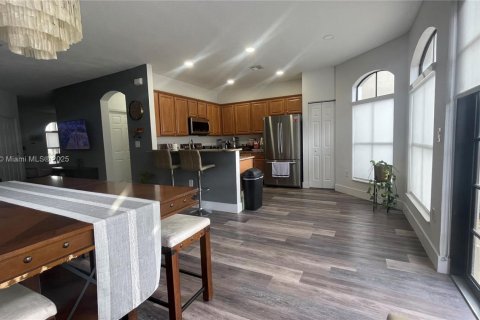 Townhouse in Doral, Florida 3 bedrooms, 172.24 sq.m. № 1891026 - photo 11