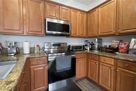 Townhouse in Doral, Florida 3 bedrooms, 172.24 sq.m. № 1891026 - photo 12