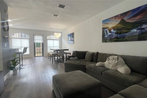 Townhouse in Doral, Florida 3 bedrooms, 172.24 sq.m. № 1891026 - photo 9