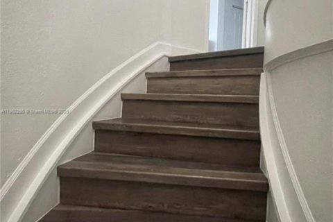 Townhouse in Doral, Florida 3 bedrooms, 172.24 sq.m. № 1891026 - photo 15