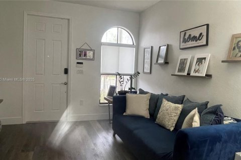 Townhouse in Doral, Florida 3 bedrooms, 172.24 sq.m. № 1891026 - photo 6