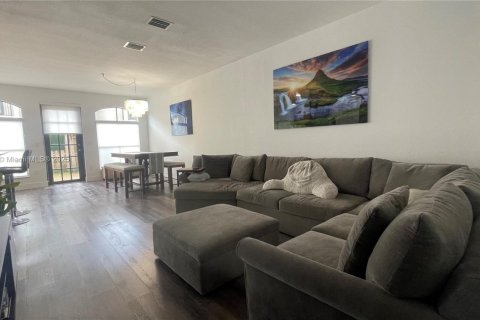 Townhouse in Doral, Florida 3 bedrooms, 172.24 sq.m. № 1891026 - photo 7