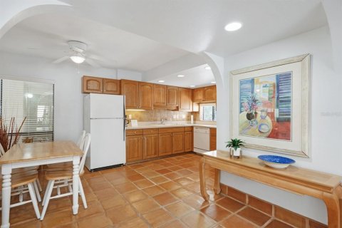 Condo in Sarasota, Florida, 1 bedroom № 2206232 - photo 2