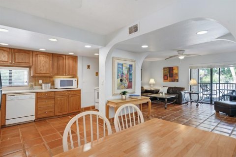 Condo in Sarasota, Florida, 1 bedroom № 2206232 - photo 8