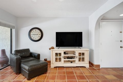 Condo in Sarasota, Florida, 1 bedroom № 2206232 - photo 11