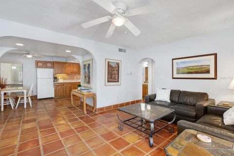 Condo in Sarasota, Florida, 1 bedroom № 2206232 - photo 14
