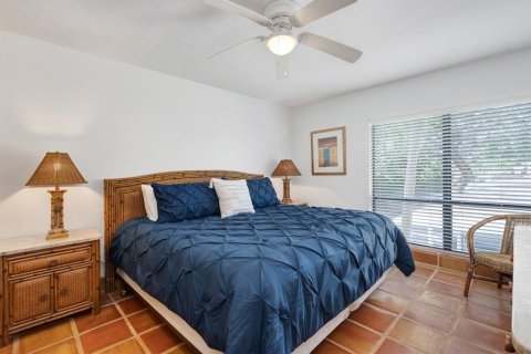 Condo in Sarasota, Florida, 1 bedroom № 2206232 - photo 16