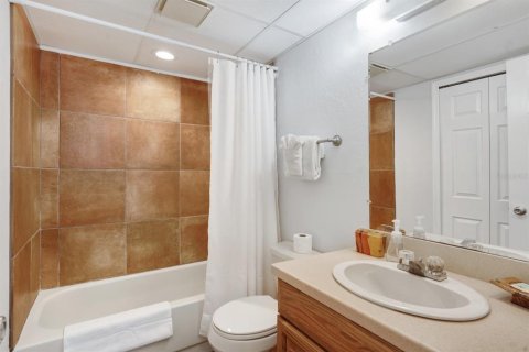Condo in Sarasota, Florida, 1 bedroom № 2206232 - photo 15