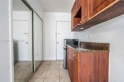 Снять в аренду квартиру в Форт-Лодердейл, Флорида 23.04м2, № 2048275 - фото 9