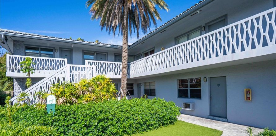 Студия в Форт-Лодердейл, Флорида № 2048275