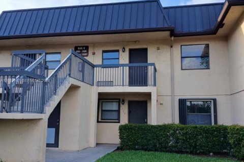Condominio en Pembroke Pines, Florida, 2 dormitorios № 2252051