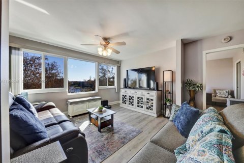 Купить кондоминиум в Тамарак, Флорида 2 спальни, 114.08м2, № 2009504 - фото 6