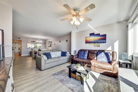 Купить кондоминиум в Тамарак, Флорида 2 спальни, 114.08м2, № 2009504 - фото 5