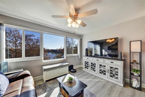 Купить кондоминиум в Тамарак, Флорида 2 спальни, 114.08м2, № 2009504 - фото 8