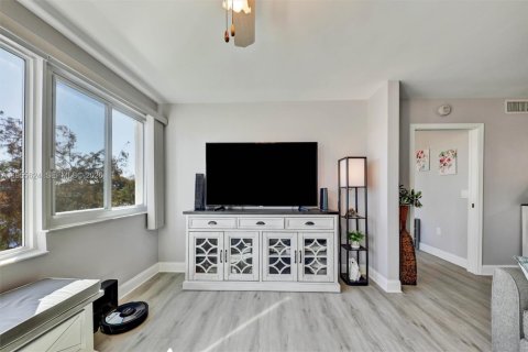 Купить кондоминиум в Тамарак, Флорида 2 спальни, 114.08м2, № 2009504 - фото 7