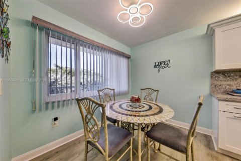 Купить кондоминиум в Тамарак, Флорида 2 спальни, 114.08м2, № 2009504 - фото 12