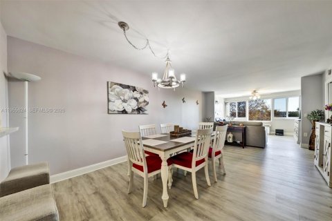 Купить кондоминиум в Тамарак, Флорида 2 спальни, 114.08м2, № 2009504 - фото 2