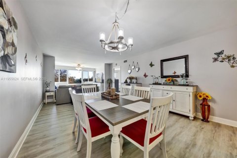 Купить кондоминиум в Тамарак, Флорида 2 спальни, 114.08м2, № 2009504 - фото 9