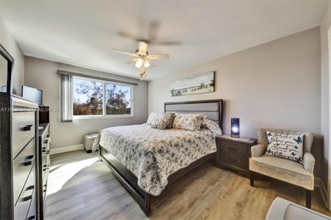 Купить кондоминиум в Тамарак, Флорида 2 спальни, 114.08м2, № 2009504 - фото 18