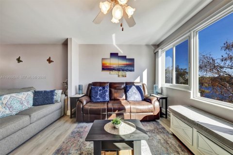 Купить кондоминиум в Тамарак, Флорида 2 спальни, 114.08м2, № 2009504 - фото 4