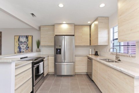 Condo in Winter Park, Florida, 2 bedrooms  № 1906096 - photo 9