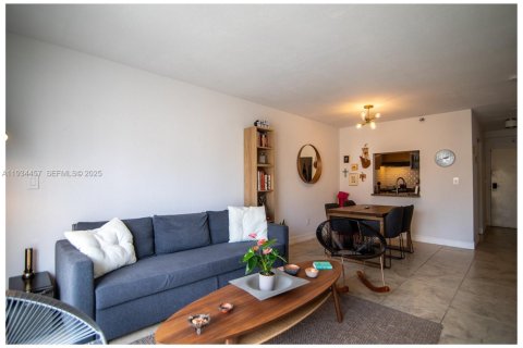 Condominio en alquiler en Miami, Florida, 1 dormitorio, 65.87 m2 № 1992828 - foto 3