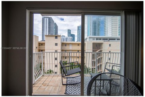 Condominio en alquiler en Miami, Florida, 1 dormitorio, 65.87 m2 № 1992828 - foto 17