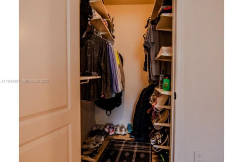 Condominio en alquiler en Miami, Florida, 1 dormitorio, 65.87 m2 № 1992828 - foto 16