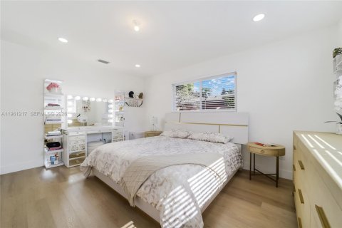 House in North Miami, Florida 3 bedrooms, 178.93 sq.m. № 2022077 - photo 30