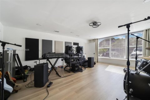 House in North Miami, Florida 3 bedrooms, 178.93 sq.m. № 2022077 - photo 29