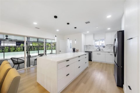 House in North Miami, Florida 3 bedrooms, 178.93 sq.m. № 2022077 - photo 19