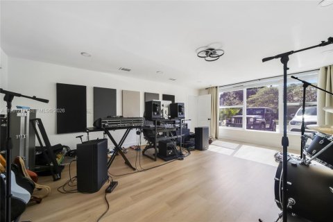 House in North Miami, Florida 3 bedrooms, 178.93 sq.m. № 2022077 - photo 26