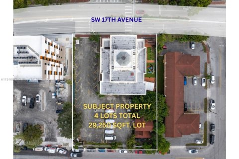 Immobilier commercial à vendre à Miami, Floride № 2082545 - photo 2