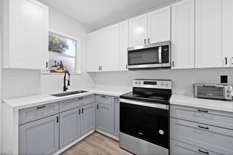 Villa ou maison à louer à Miami, Floride: 4 chambres, 113.34 m2 № 2389520 - photo 18