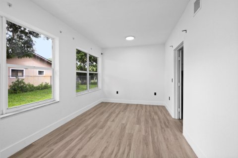 Villa ou maison à louer à Miami, Floride: 4 chambres, 113.34 m2 № 2389520 - photo 14