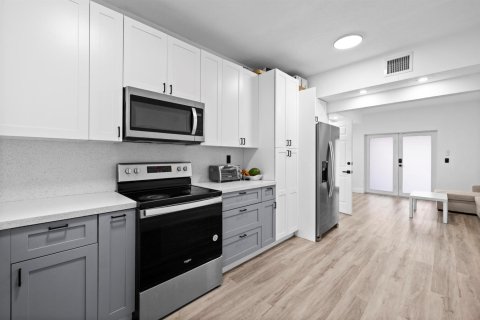 Villa ou maison à louer à Miami, Floride: 4 chambres, 113.34 m2 № 2389520 - photo 19