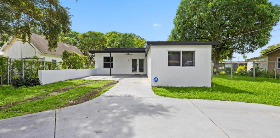 Villa ou maison à Miami, Floride 4 chambres, 113.34 m2 № 2389520