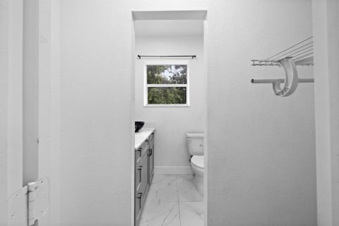 Villa ou maison à louer à Miami, Floride: 4 chambres, 113.34 m2 № 2389520 - photo 12