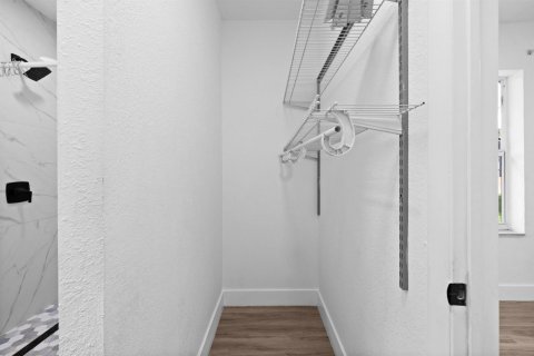 Villa ou maison à louer à Miami, Floride: 4 chambres, 113.34 m2 № 2389520 - photo 10