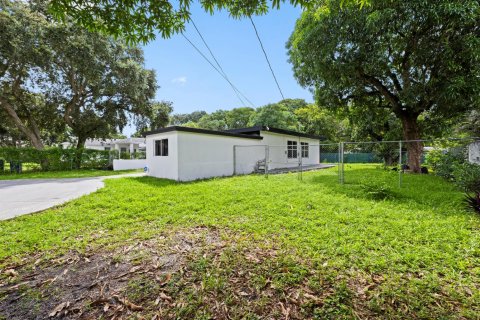 Villa ou maison à louer à Miami, Floride: 4 chambres, 113.34 m2 № 2389520 - photo 2