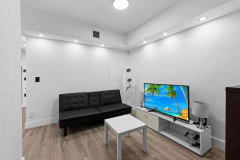 Villa ou maison à louer à Miami, Floride: 4 chambres, 113.34 m2 № 2389520 - photo 16