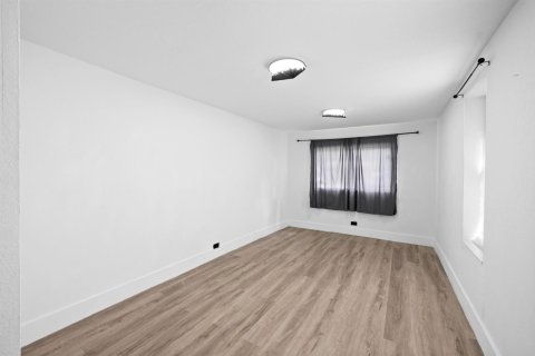 Villa ou maison à louer à Miami, Floride: 4 chambres, 113.34 m2 № 2389520 - photo 9
