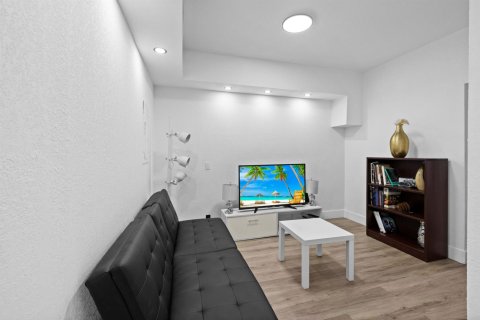 Villa ou maison à louer à Miami, Floride: 4 chambres, 113.34 m2 № 2389520 - photo 17