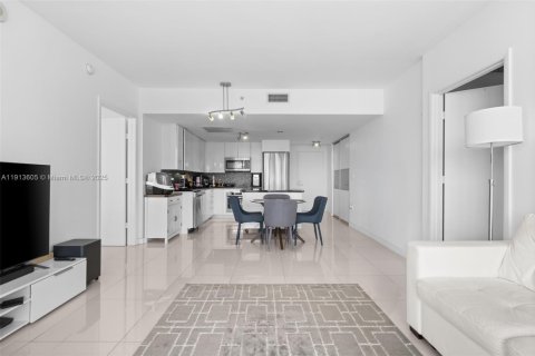 Copropriété à louer à Miami, Floride: 2 chambres, 114.73 m2 № 1968885 - photo 2