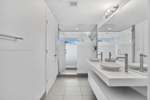 Copropriété à louer à Miami, Floride: 2 chambres, 114.73 m2 № 1968885 - photo 16