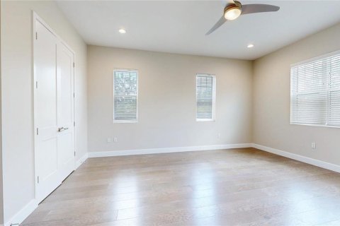 Townhouse in Winter Garden, Florida 3 bedrooms, 225.94 sq.m. № 2231423 - photo 12