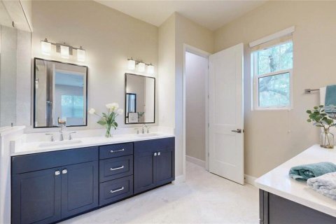 Townhouse in Winter Garden, Florida 3 bedrooms, 225.94 sq.m. № 2231423 - photo 11