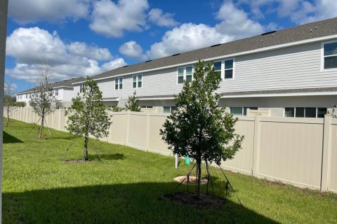 Townhouse in Poinciana, Florida 2 bedrooms, 116.59 sq.m. № 2167865 - photo 3